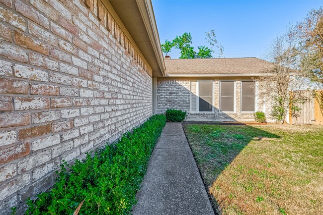 Building Photo - 610 Bienville Ln
