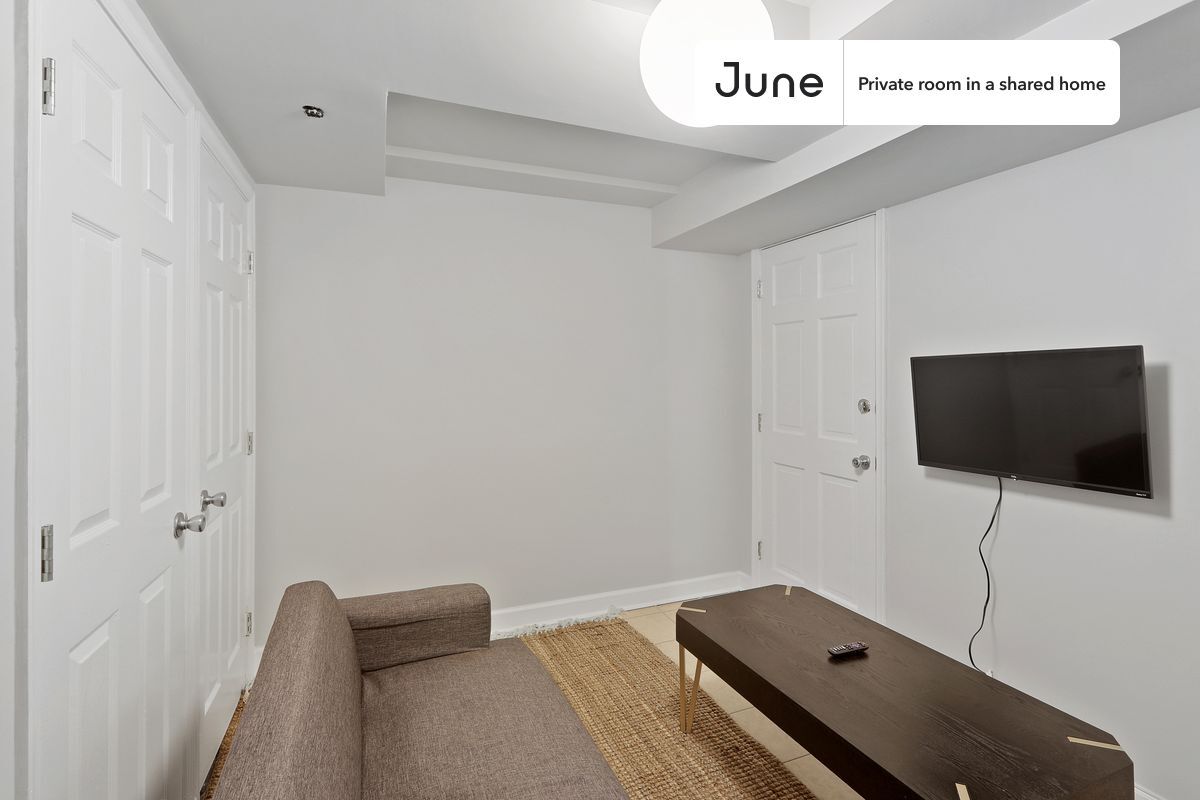 Building Photo - Room in Shared 2 bed/1 bath home