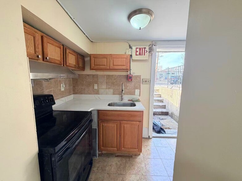 Building Photo - 7247 Charles St