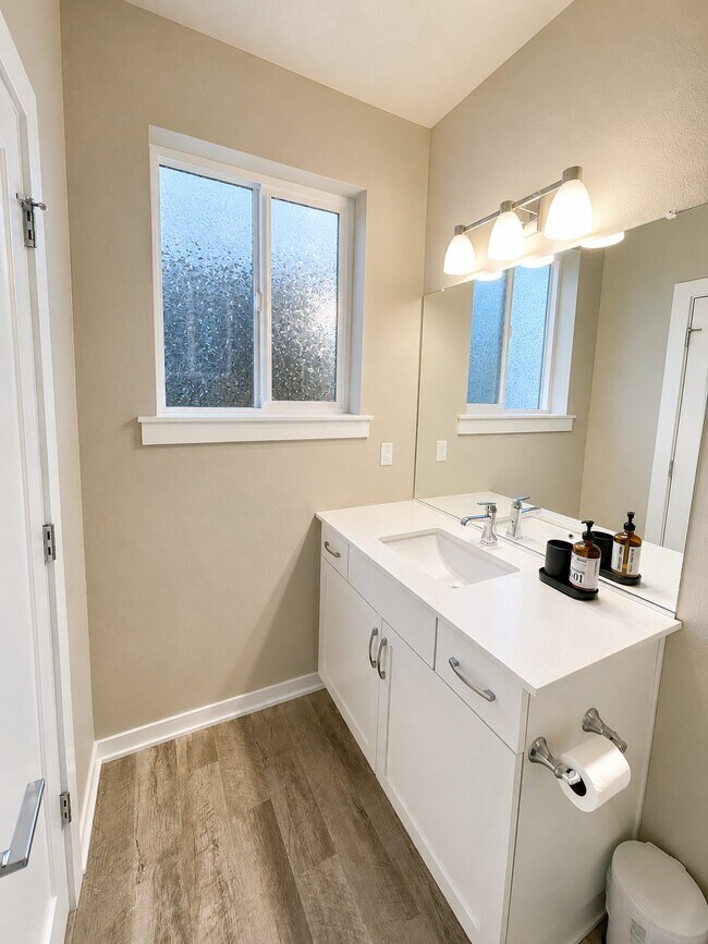 Building Photo - 17105 SW Albatross Ln