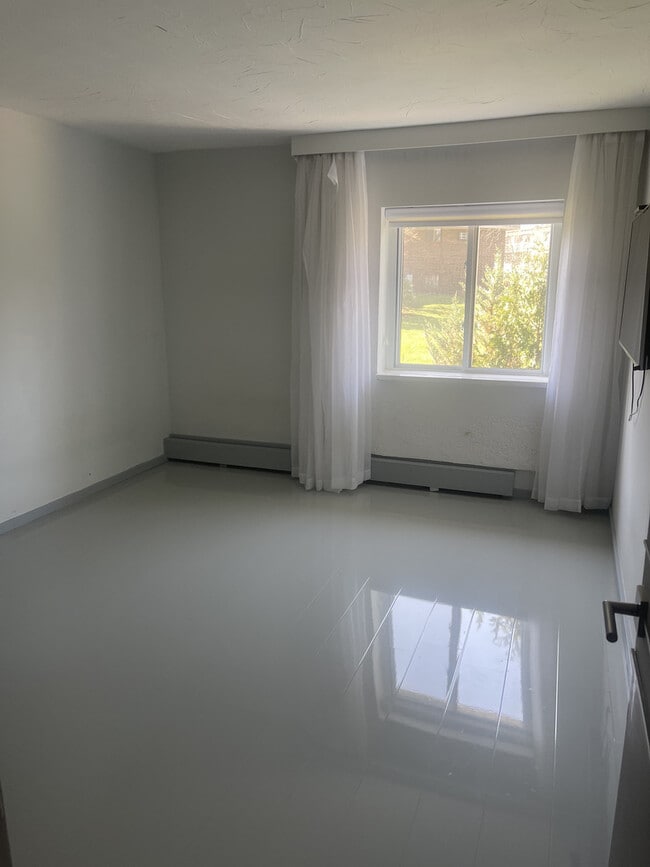 Building Photo - 234 E Bailey Rd