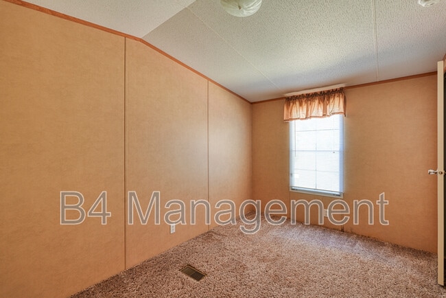 Building Photo - 242 State Rd S-44-68