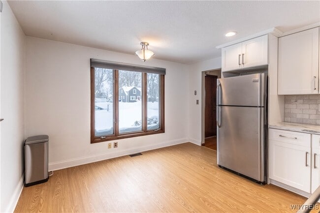 Building Photo - 194 Boncroft Dr