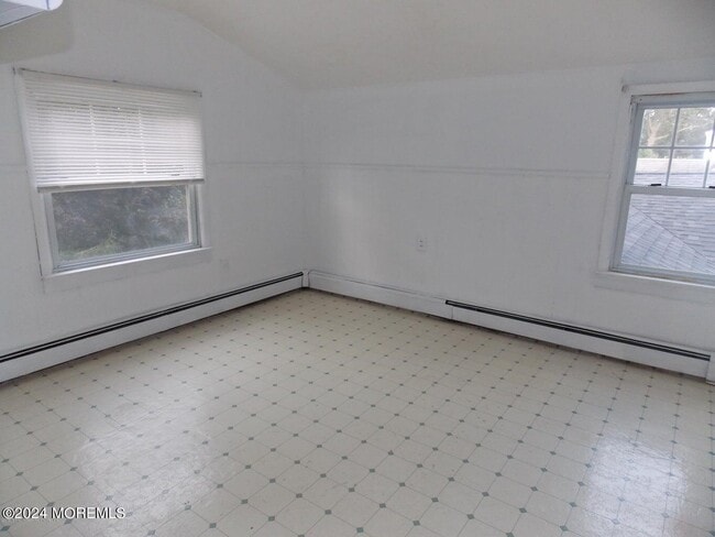 Building Photo - 914 Radnor Ave