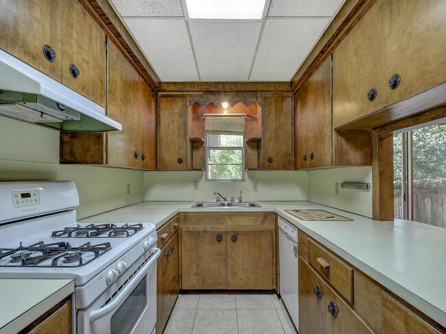 Building Photo - 206 Park Ln