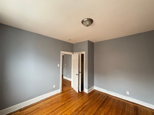 Building Photo - 149 Zabriskie St