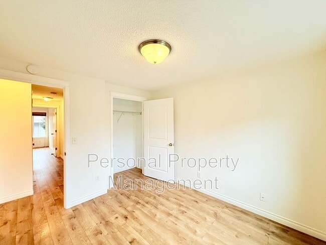 Building Photo - 5413 NE 34th St