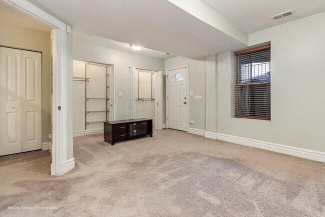 Building Photo - 4852 S Prairie Ave
