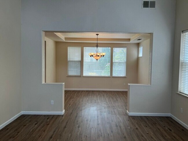 Building Photo - 2912 Medinah Way