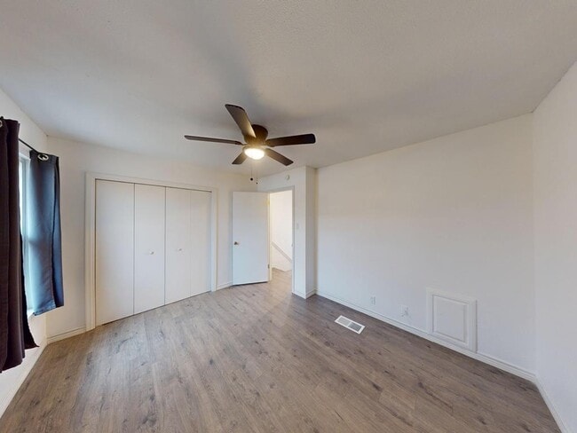 Building Photo - 728 SW 7th Pl