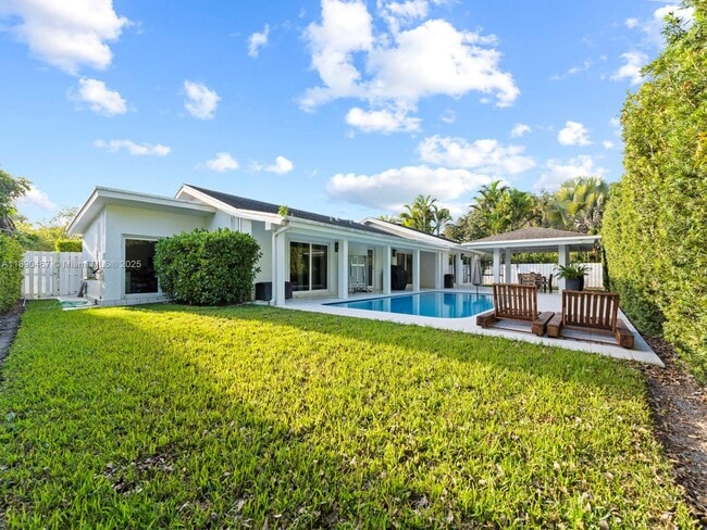 Building Photo - 10921 SW 116th Ave