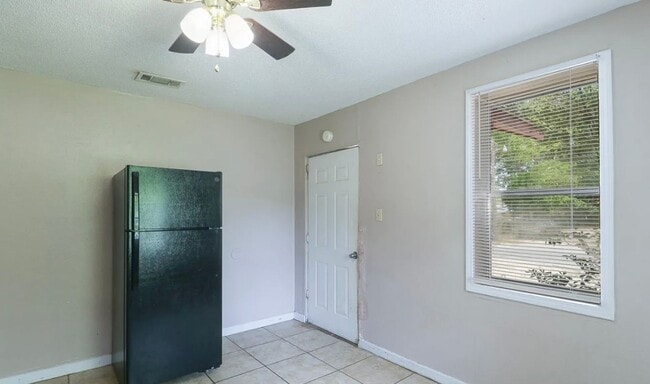 Building Photo - 5012 Merdian Street Unit A