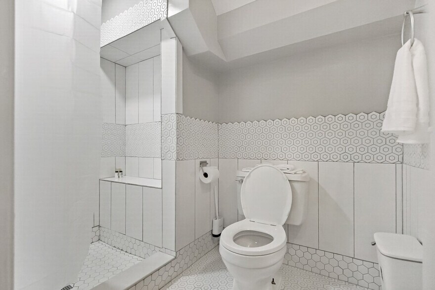 Building Photo - 2320 Hunters Square Ct