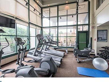 Building Photo - 2429 Locust St