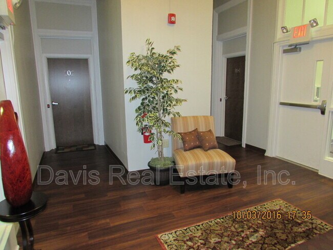 Building Photo - 110 E Bald Eagle St