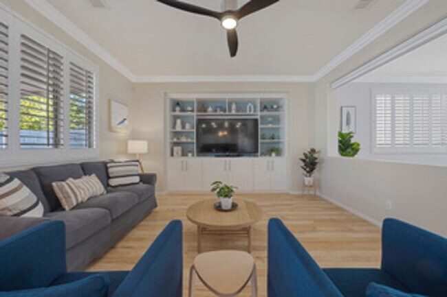 Building Photo - SE!! Pebble and Pollock!! Crystal Springs!...