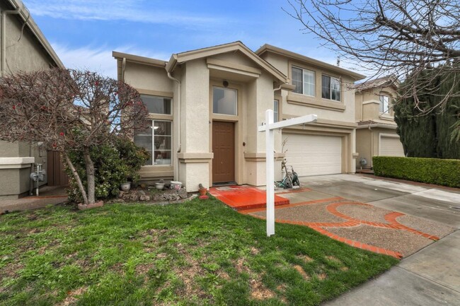 Primary Photo - Beautiful Bright and Airy 4-Bedroom House ...