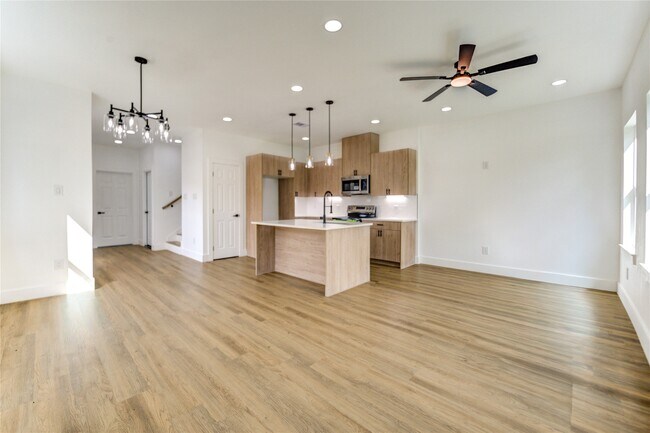 Building Photo - 4554 Newberry St