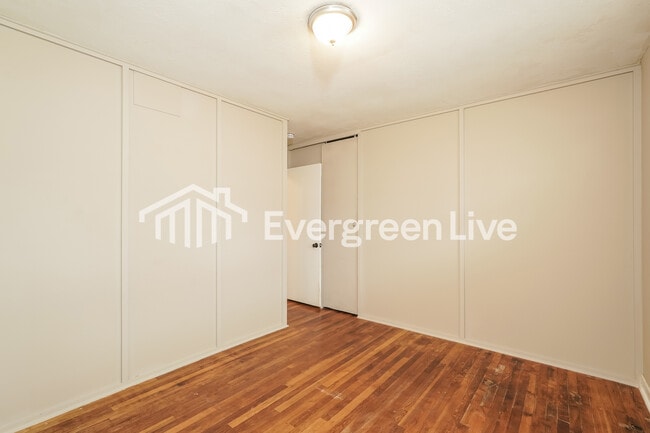 Building Photo - 1147 Weston St