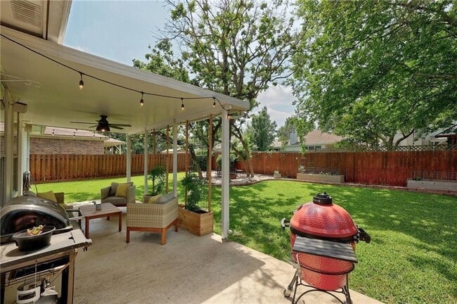 Building Photo - 1705 Azalea Dr