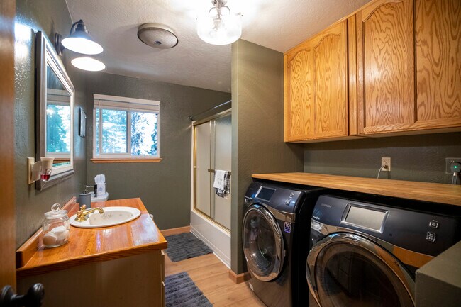 Building Photo - 6563 Onyx Trl