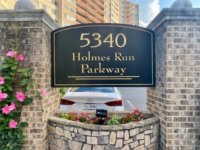 Building Photo - 5340 Holmes Run Pky
