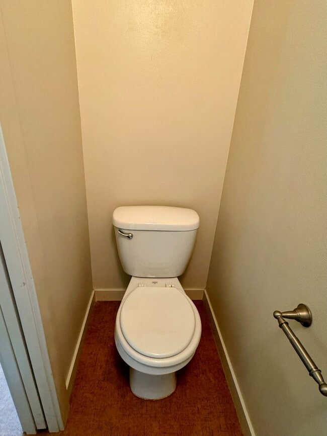 Building Photo - Spacious 9-Bedroom Home in Seattle’s Unive...