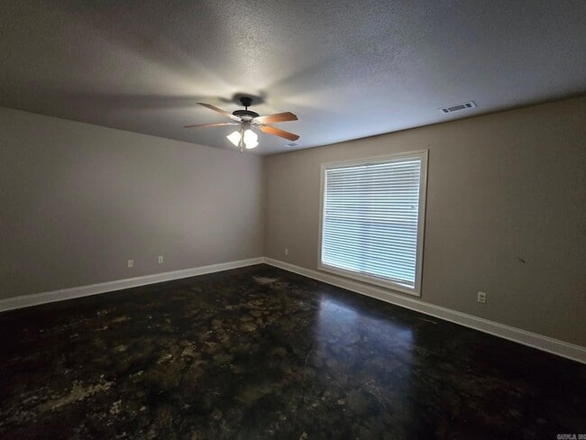 Building Photo - 203 N Bernis St