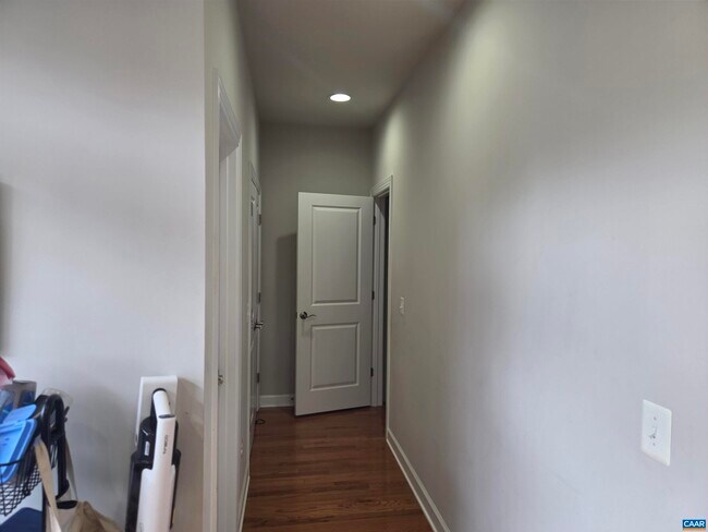 Building Photo - 2441 Winthrop Dr