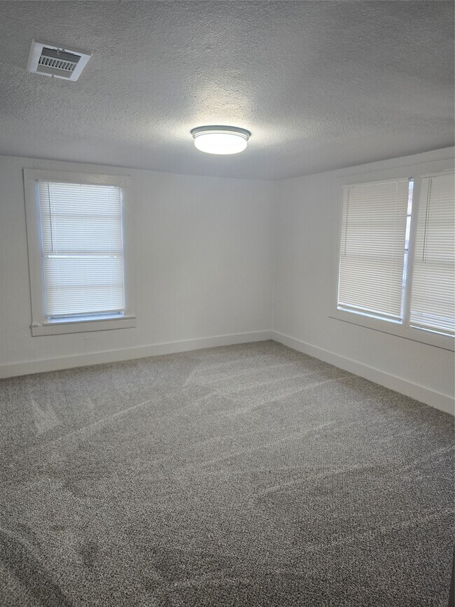 Building Photo - 6910 Avenue K