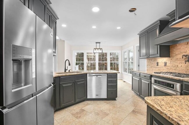 Building Photo - 6000 Blackstone Blvd