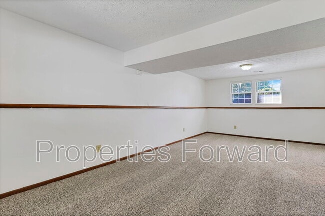 Building Photo - 2246 Shirlene Dr
