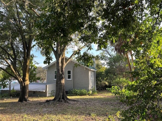 Building Photo - 302 W Wall St