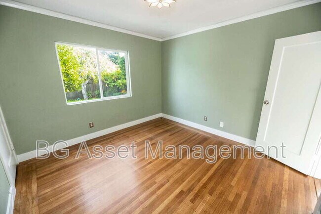 Building Photo - 5524 Shattuck Ave.