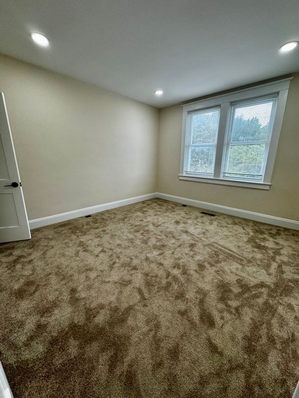 Building Photo - 2613 Chesterfield Ave