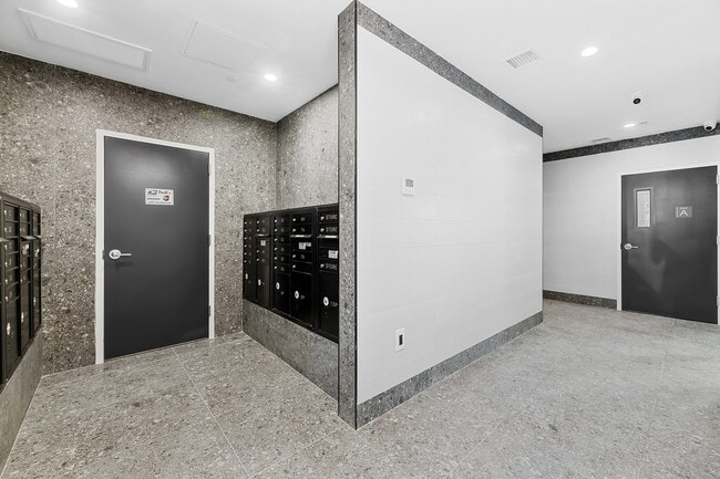 Building Photo - 2321 Belmont Ave