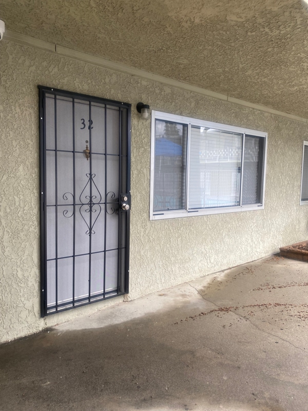 Building Photo - 444 E Rowland St