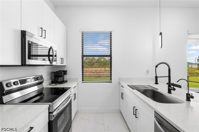 Building Photo - 2608 25th St W