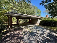 Building Photo - 679 Rosebud Ct