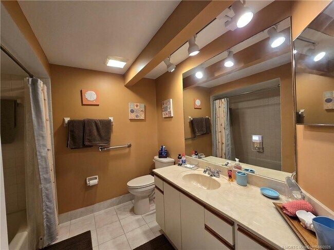 Building Photo - 6041 SE Landing Way