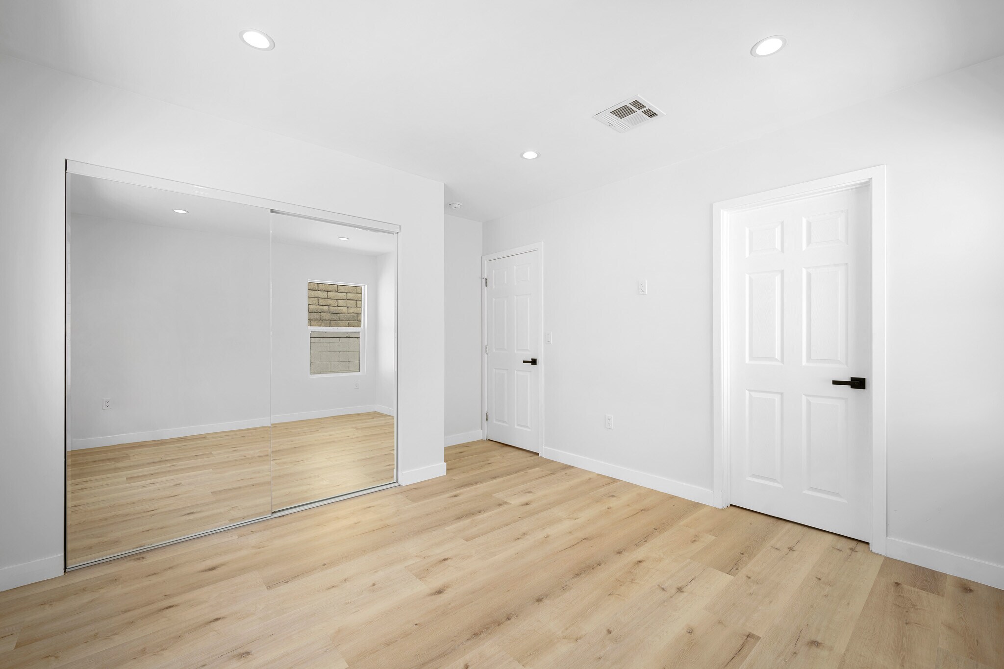 Building Photo - 1025 Linden Ave