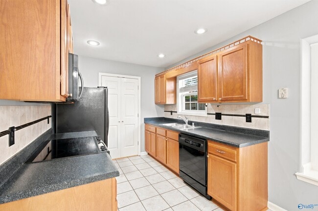 Building Photo - 2524 Clovis Rd SW