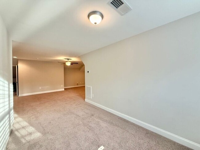 Building Photo - 1019 Monmouth Loop