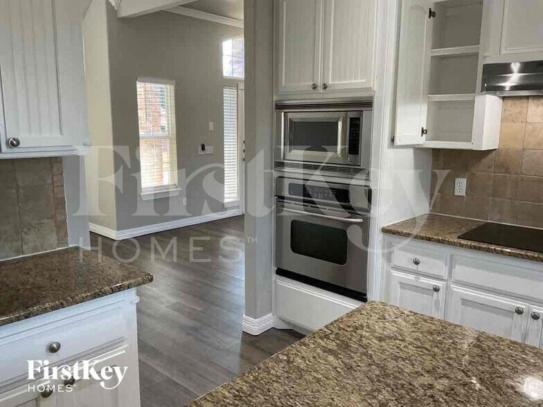 Building Photo - 3320 Valley Meadow