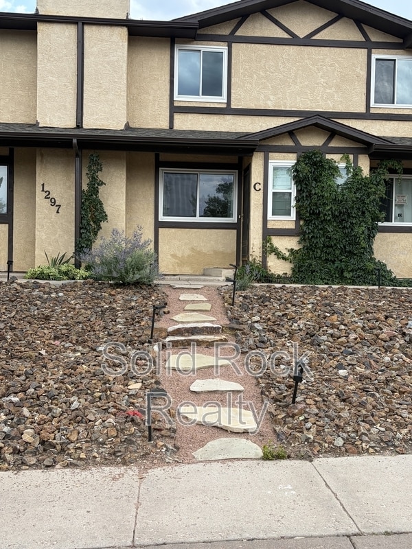 Building Photo - 1297 Vondelpark Dr