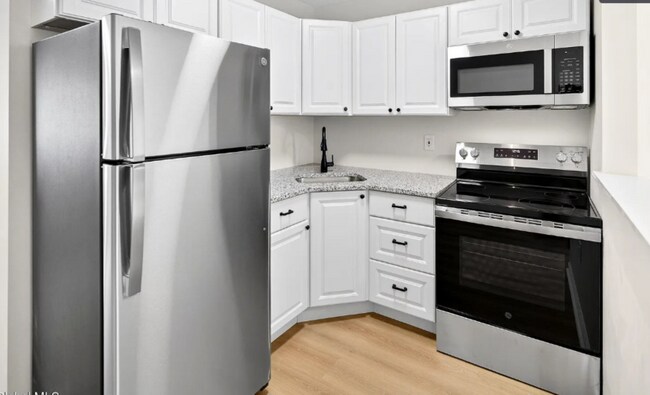 Building Photo - 13 Sligo St