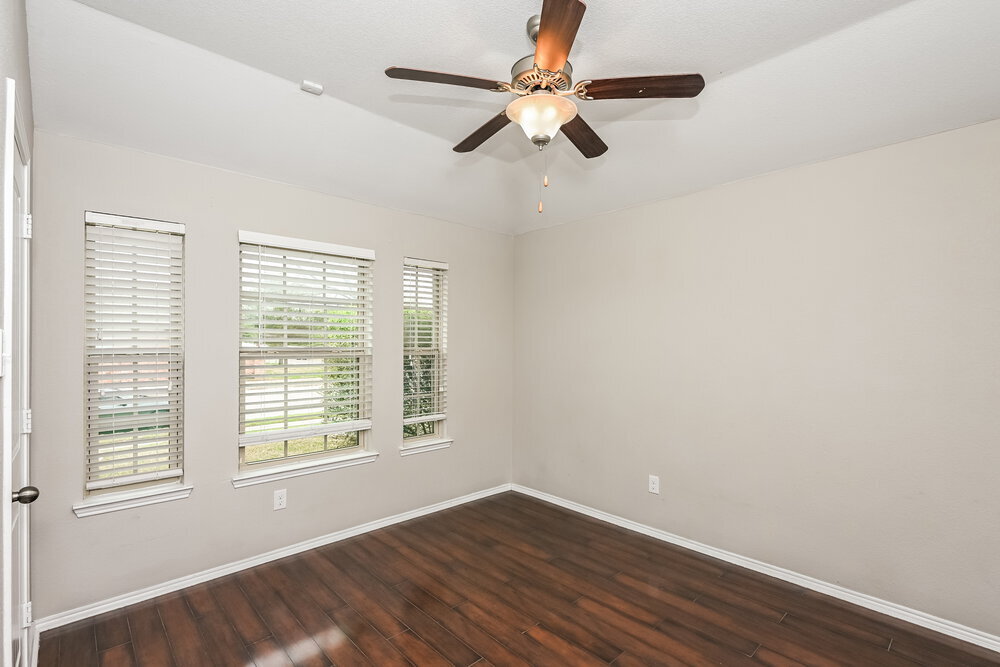 Building Photo - 900 W Bend Blvd