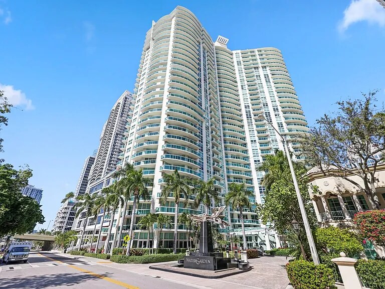 Building Photo - 347 N New River Dr E