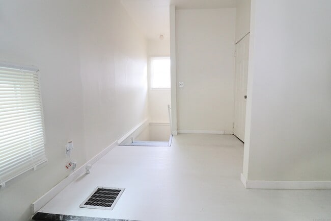 Building Photo - 60 Olive St