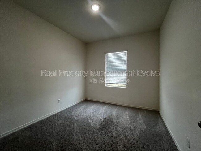 Building Photo - 19434 W Hazelwood St